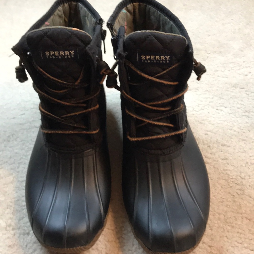 Black sperry boots